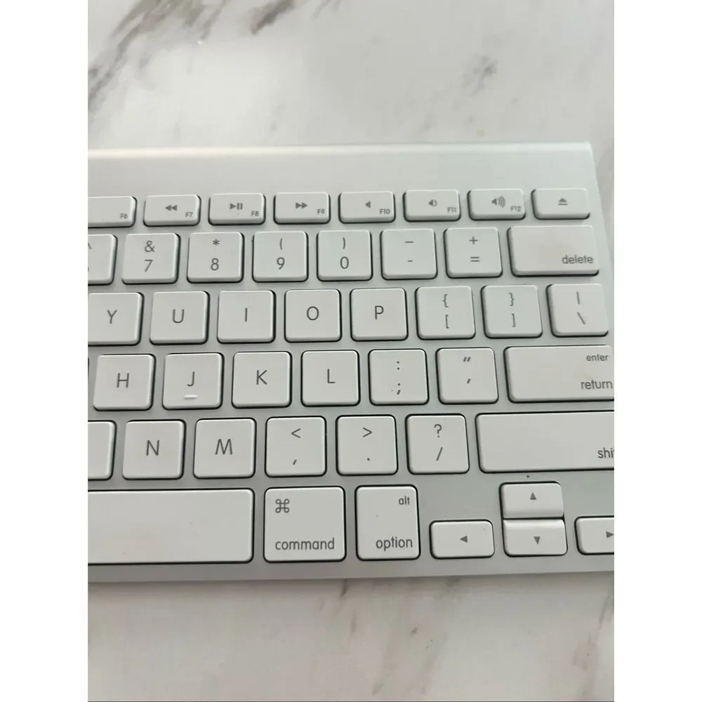 Apple Mac keyboard wireless a1314 white